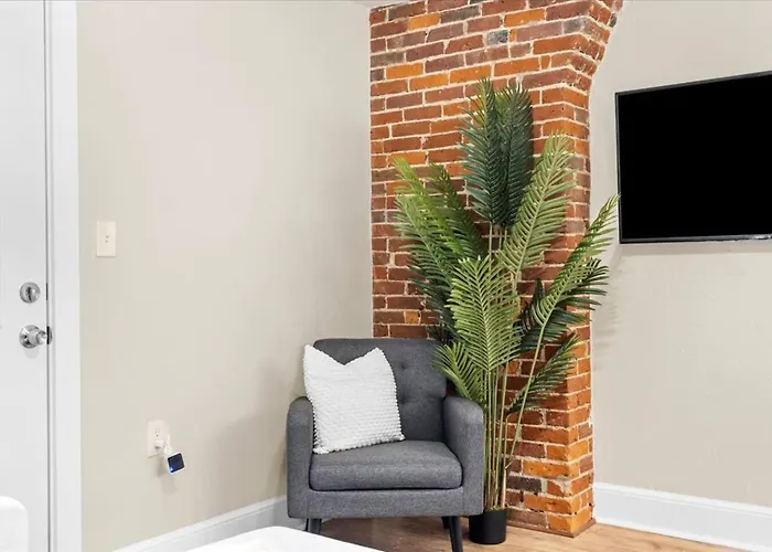 Apartment Modern 2br Near Downtown & Shopping