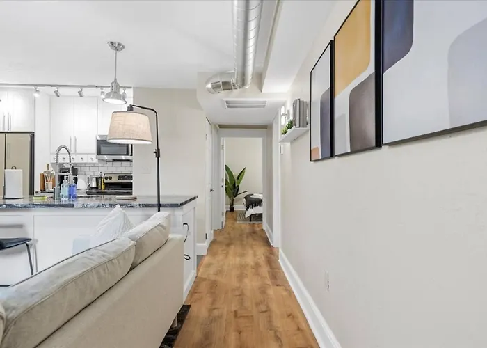Apartment Modern 2br Near Downtown & Shopping